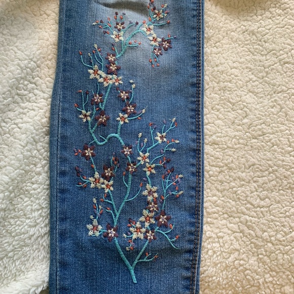 Black Daisy Size 3 Relaxed Skinny Jean Embroidered - Picture 6 of 10